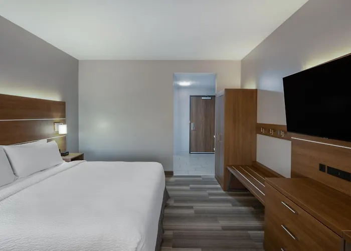 Hotel Express & - - Mesa Gateway Airport
